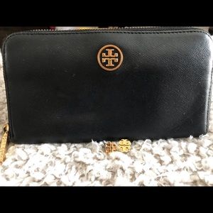 Tory Burch Robinson Wallet and Logo Stud Earrings